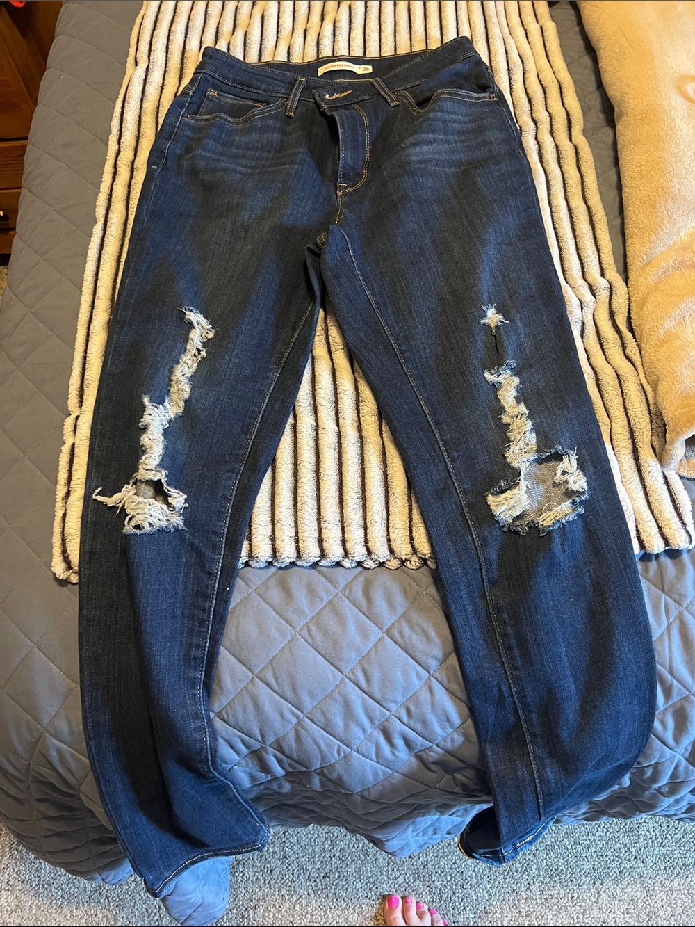 Distressed Levi’s Dark Blue Women’s Jeans